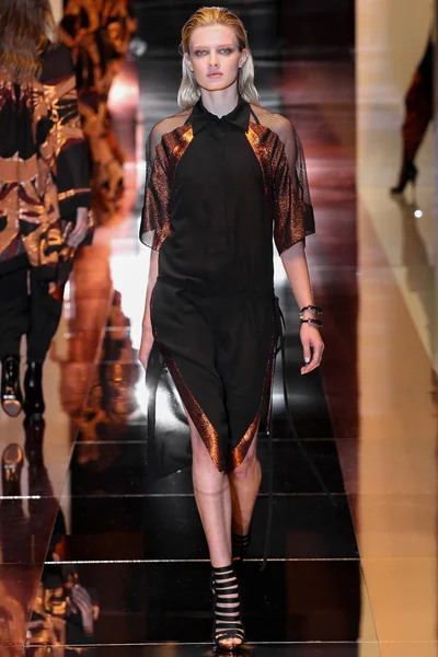 Look 14